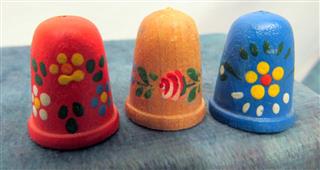 LARGE MIXED LOT OF 48 VINTAGE THIMBLES-MIXED METALS AND PLASTIC-SOME ADVERTISING